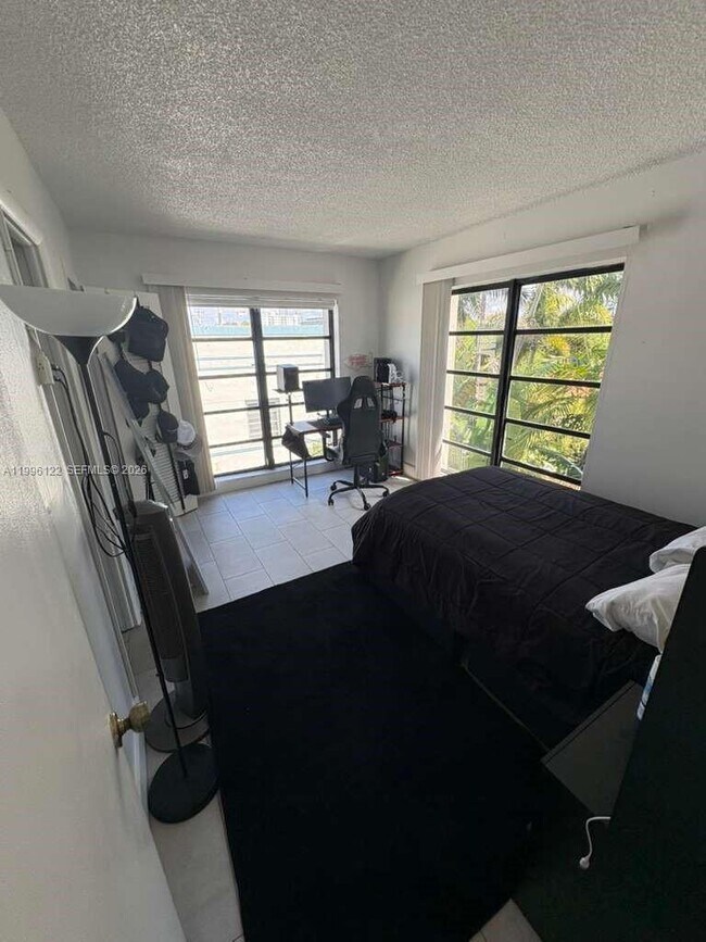 Building Photo - 1220 71st St