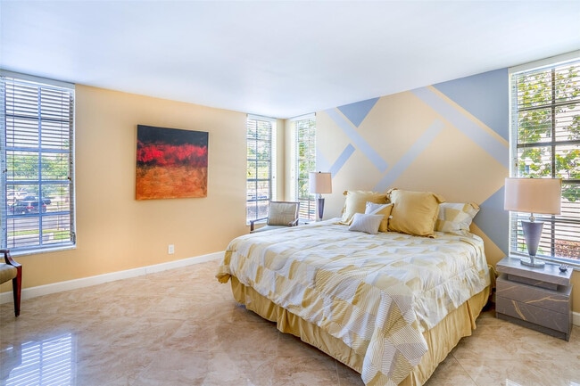 Building Photo - 2681 S Course Dr