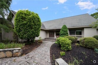 Building Photo - 633 Chestnut Hill Rd