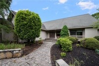 Building Photo - 633 Chestnut Hill Rd