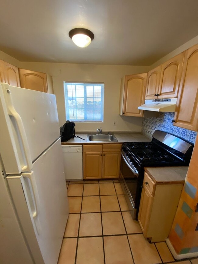 Building Photo - 6636 Del Playa Dr