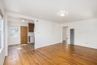 Building Photo - 1542 Bay St