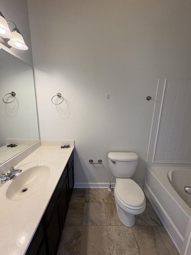 Building Photo - 735 Tulip Grove Rd