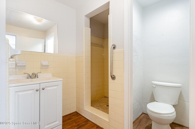 Building Photo - 738 Japonica Dr