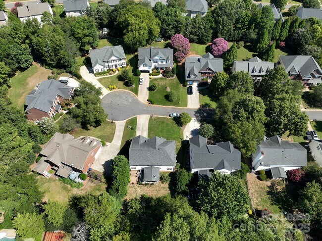 Building Photo - 604 Queenswater Ln