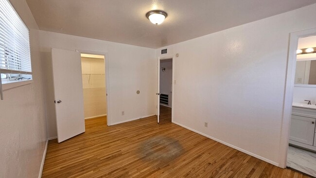 Building Photo - 4bed 2 bath