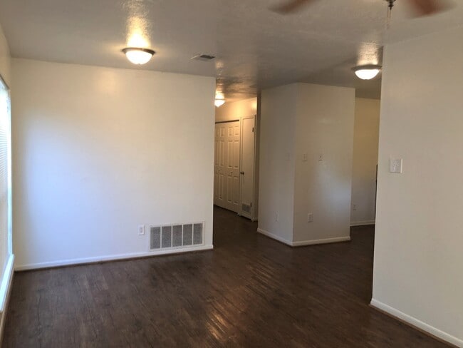 Building Photo - 3611CH