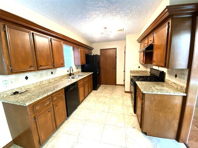 Building Photo - 22522 Smokey Hill Dr