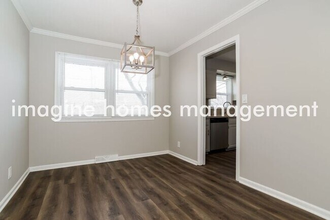 Building Photo - Remodeled 4 Bedroom Home in Overland Park!