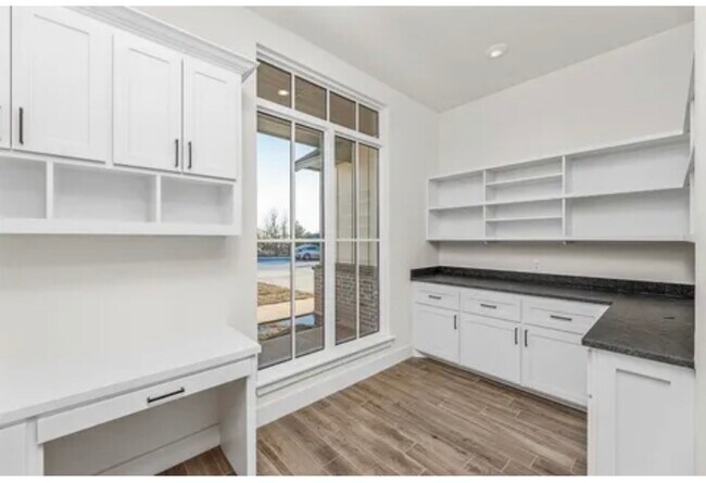 Building Photo - 7530 Highland Hls Dr