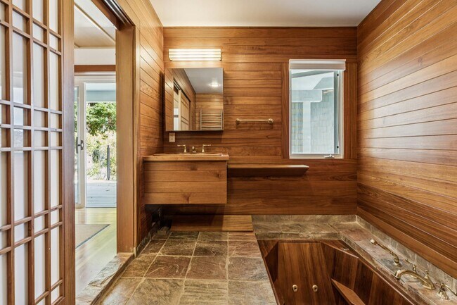 Building Photo - 95 Spring Ln