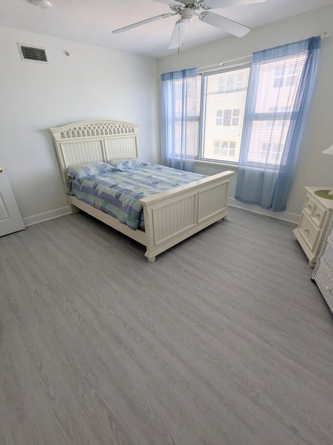 Building Photo - Ocean Front Fully Furnished