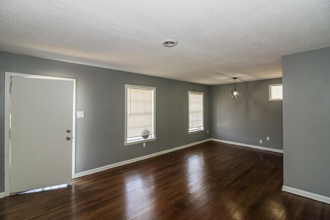 Building Photo - 4559 Cottonwood Rd