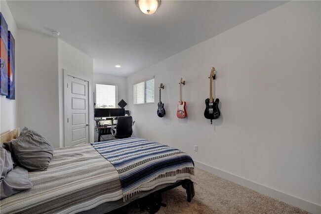 Building Photo - Eastwood at Riverside #47