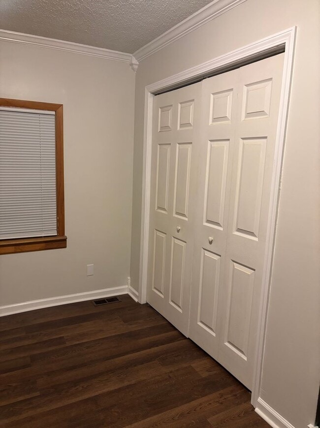 Building Photo - 2 Bedroom / 1 Bath Home Kingsport TN