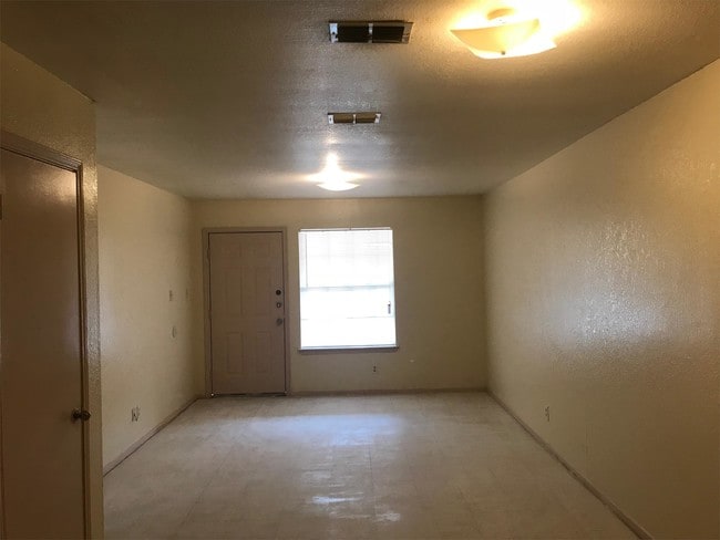 Building Photo - 1405 Old Port Isabel Rd