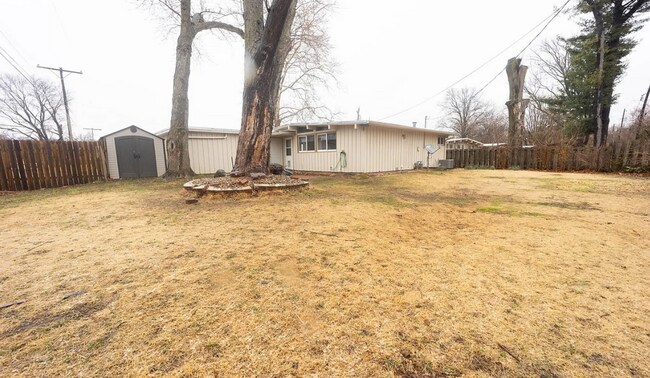 Building Photo - Don't miss out on calling this property your new home!