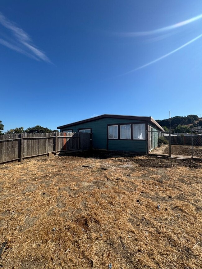 Building Photo - 103 Pueblo Way