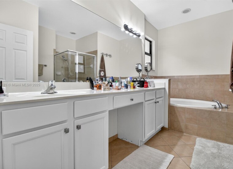 Building Photo - 3616 SE 2nd Dr