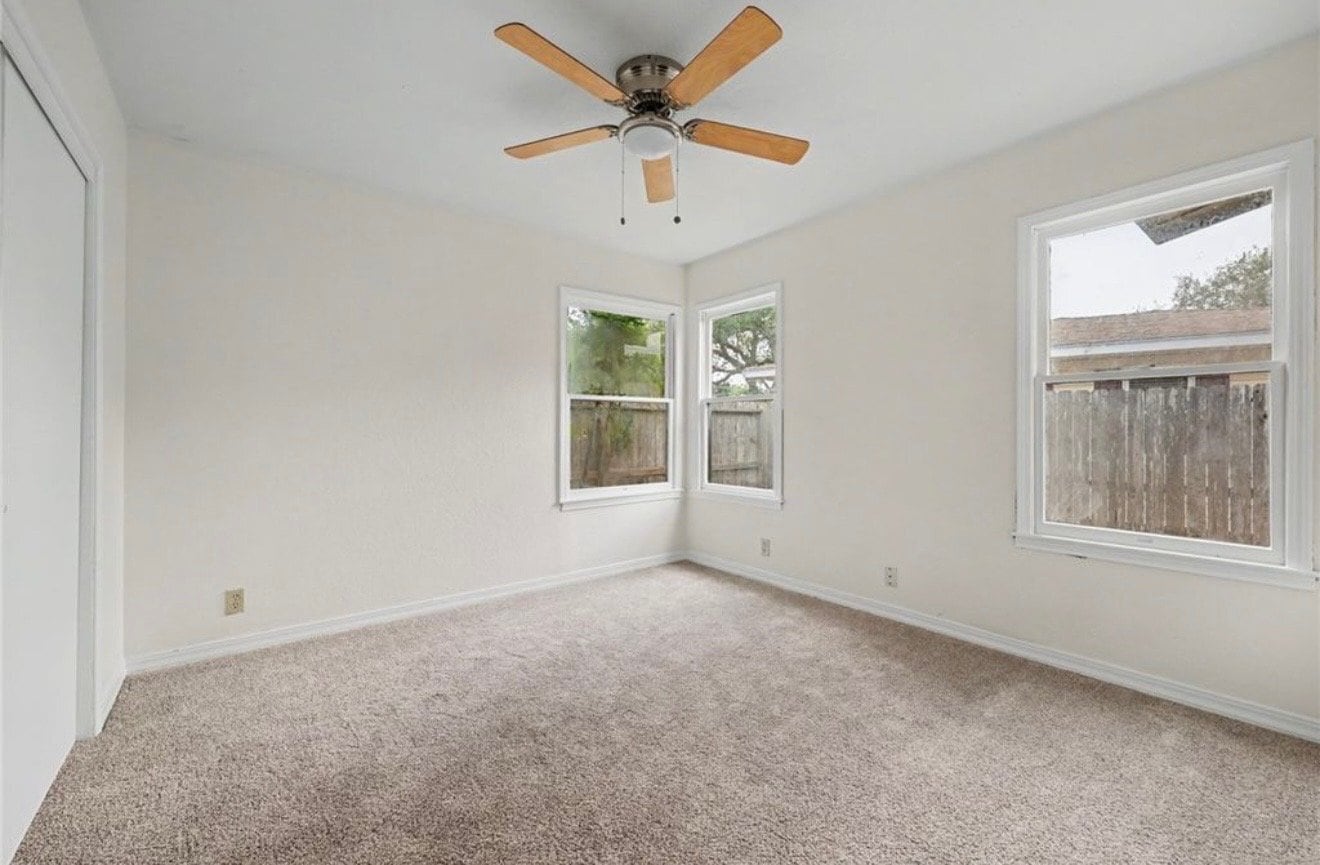 Building Photo - 942 Delaine Dr