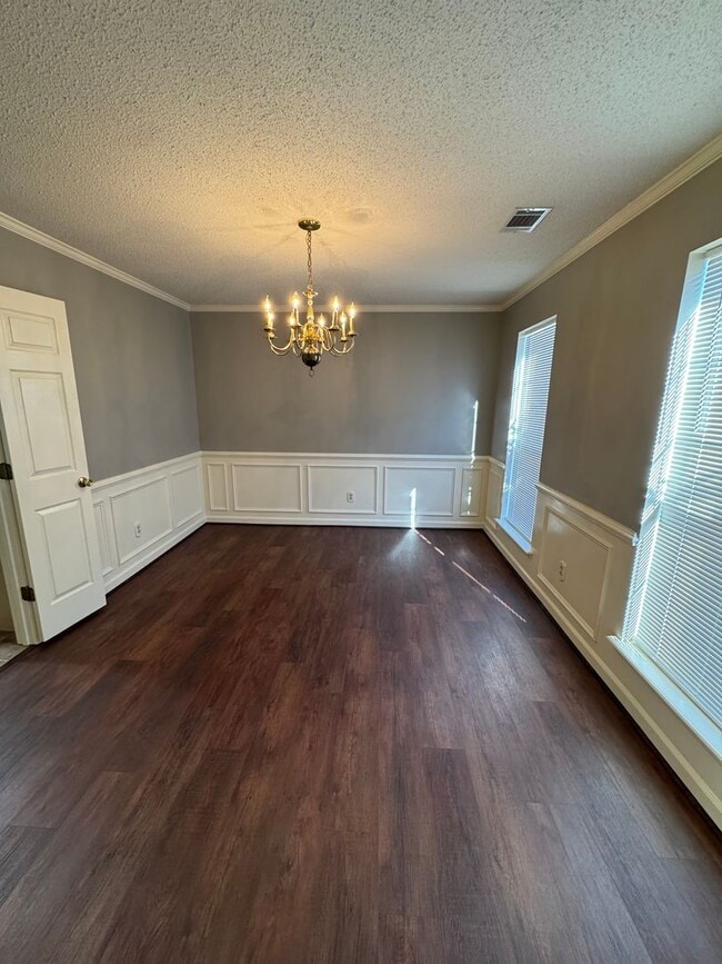 Building Photo - ** AVAILABLE NOW ** in Waterford Subdivision