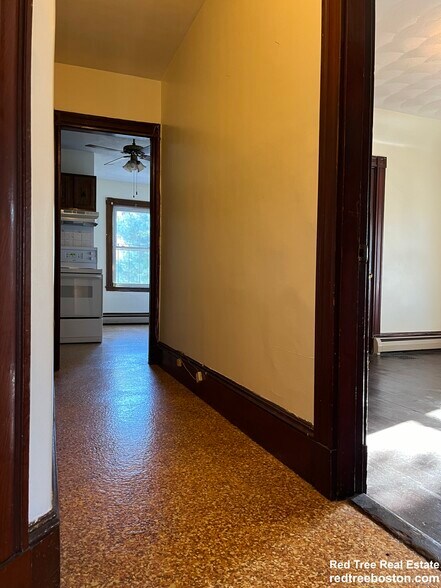 Building Photo - 168 Elm St