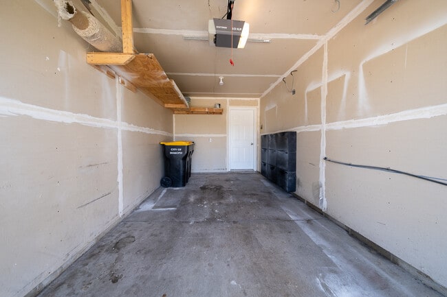 Building Photo - 2246 Flamingo Dr