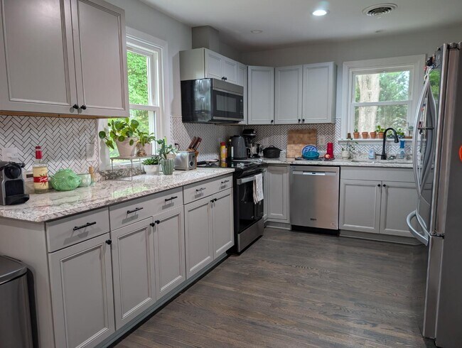 Building Photo - 8209 Reinland Dr