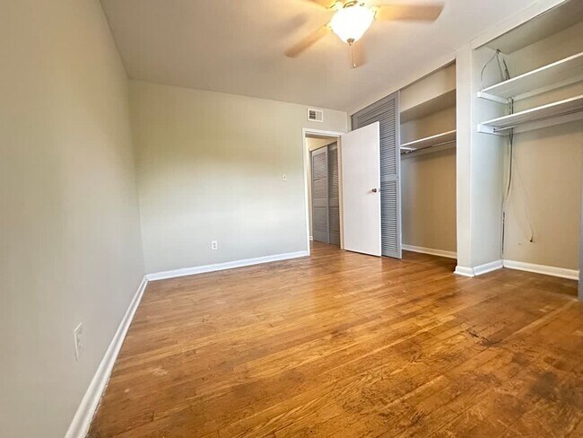 Building Photo - 1568 Alexandria Dr
