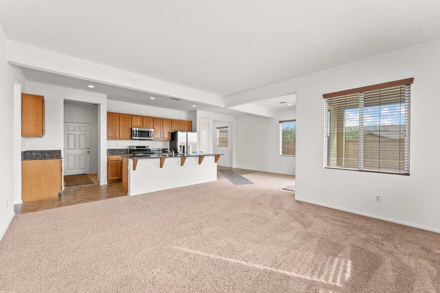 Building Photo - 62855 Kitetail Dr