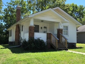 Building Photo - 2 bedroom/1 bathroom home