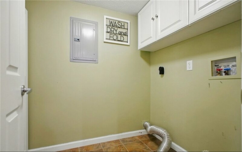 Building Photo - 647 Villa Rd