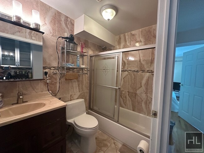 Building Photo - 65 PLACE