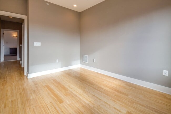 Building Photo - Queen Village Townhome