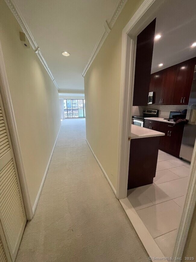 Building Photo - 105 Harbor Dr