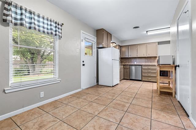 Building Photo - 704 Downing Dr