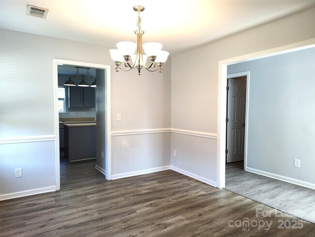 Building Photo - 3627 Pauline Ln