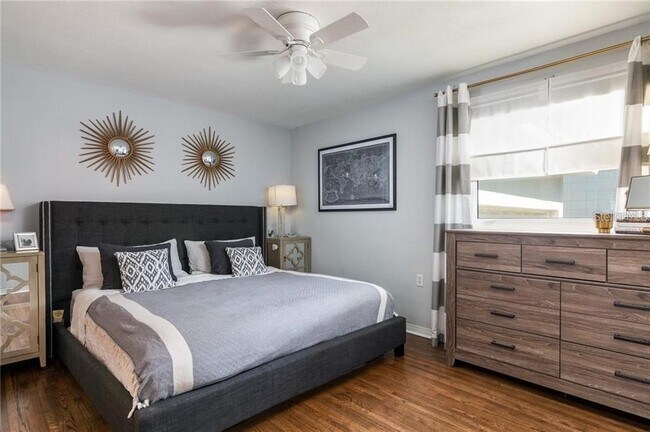 Building Photo - 1400 Locust St NE