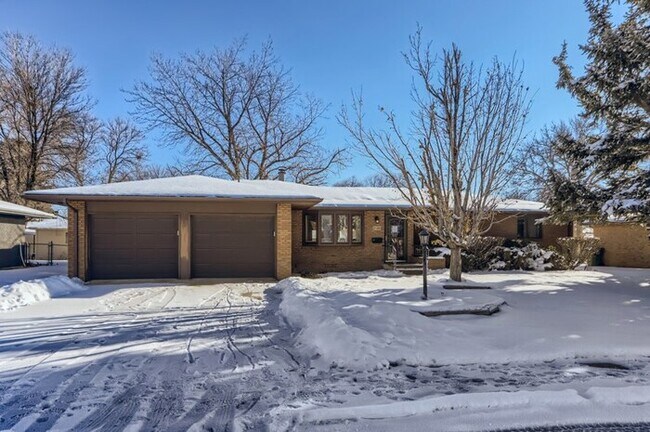 Primary Photo - 2106 N Van Buren Ave, Loveland, CO, 80538