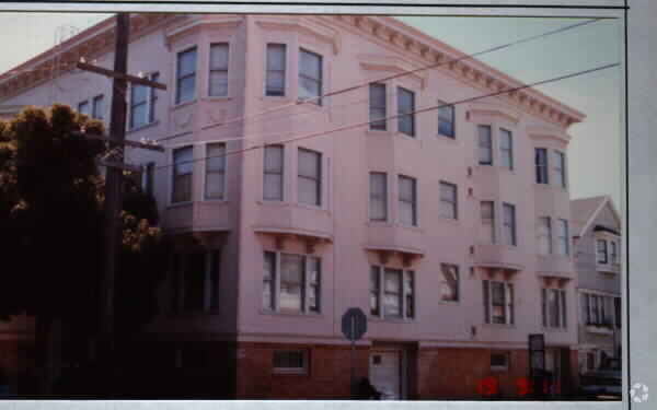Building Photo - 1045 Lake St