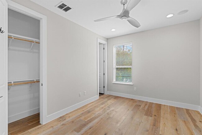 Building Photo - 3010 E 18th 1/2 St