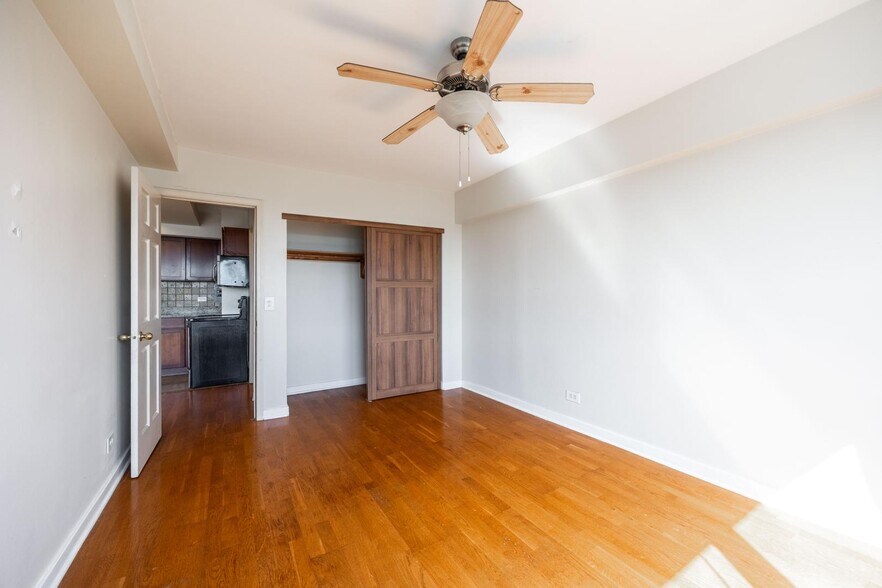 Building Photo - 4180 N Marine Dr