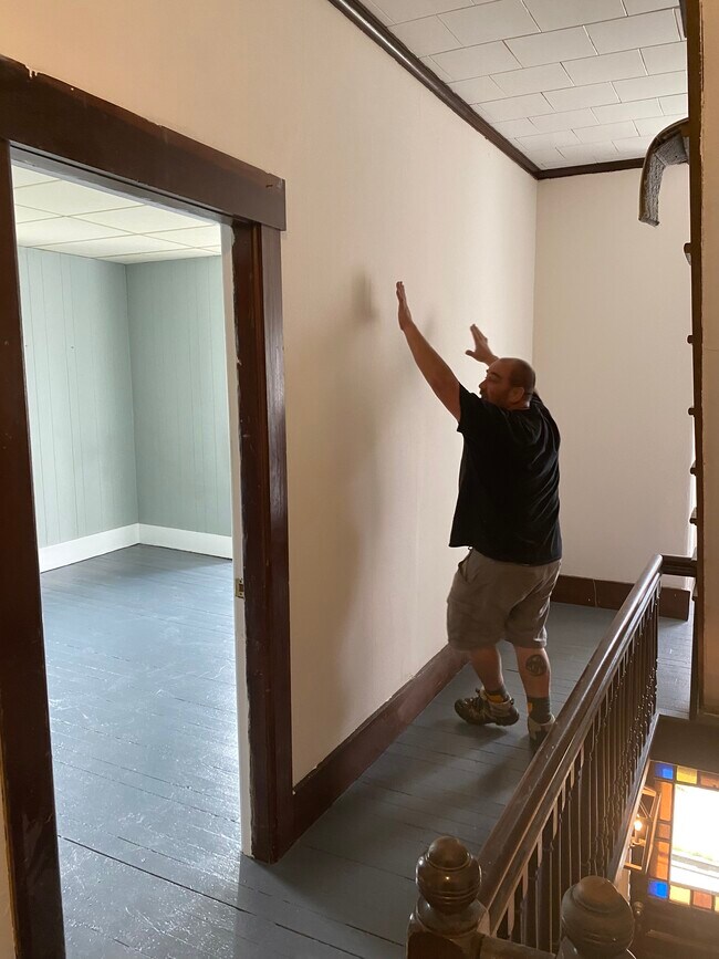 Building Photo - 77 W Main St