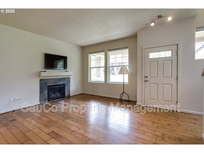 Building Photo - 10573 NE Summer Falls St