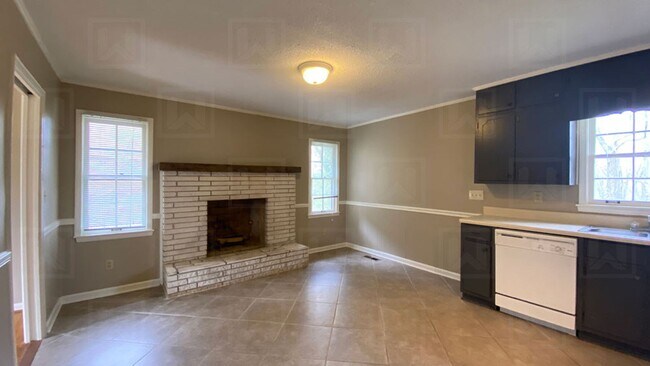Building Photo - Excellent 4 Bedroom House in Bluff Park Co...