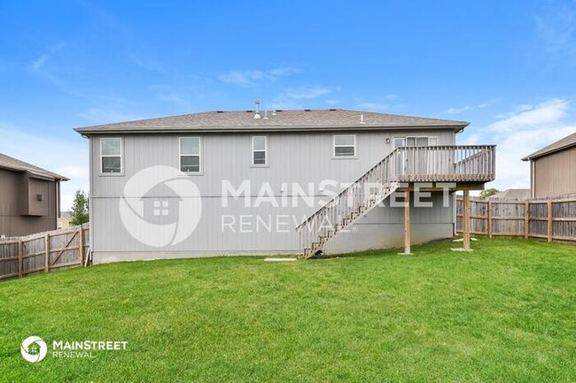 Building Photo - 424 Sunflower Dr, Raymore, MO 64083