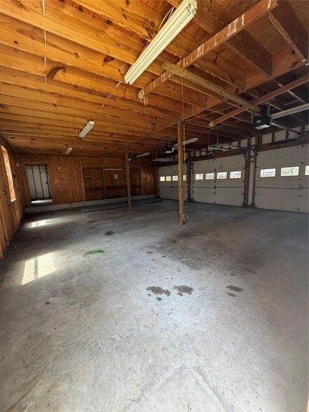 Building Photo - 175 Scarlet Oaks Dr
