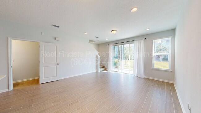 Building Photo - 215 Pine Bluff Dr