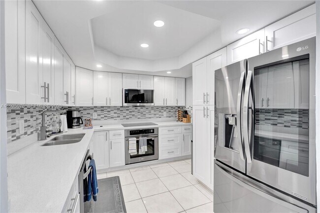 Building Photo - 9273 Collins Ave