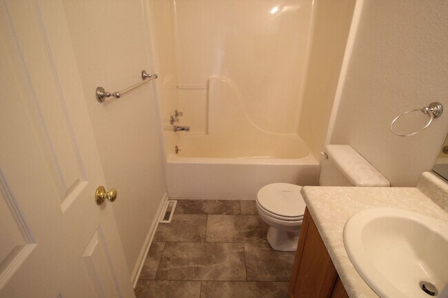Building Photo - Great Home in West Greeley
